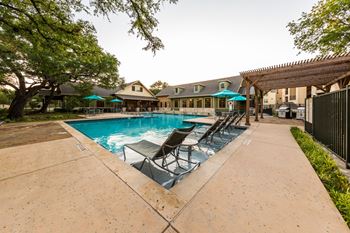 Expansive sundeck
